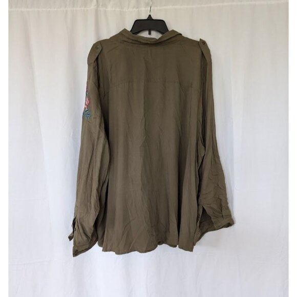 Torrid Tunic Blouse Womens Size 4 Floral Embroidered Roll Tab Sleeve Flowy Green - Picture 2 of 4